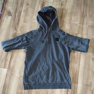 Dark grey under armor light weight hoodie size medium. Worn, in good condition